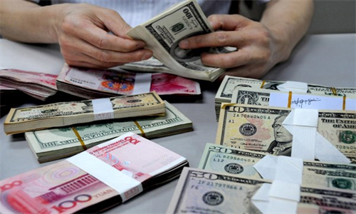 Cuộc chiến tiền tệ toàn cầu: Đi tìm nho và hoa hồng