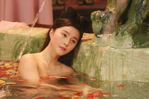 Cảnh tắm tưởng chừng trần trụi đã diễn ra thế này!