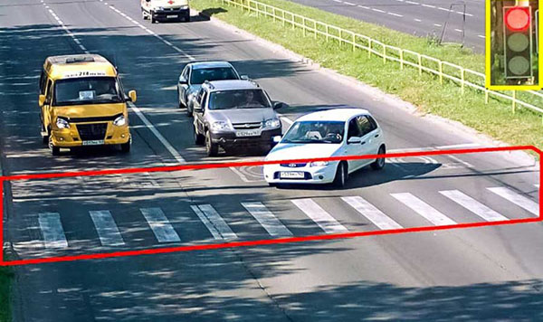 Nhường đường cho xe cứu thương vẫn bị phạt vì lỗi khác?