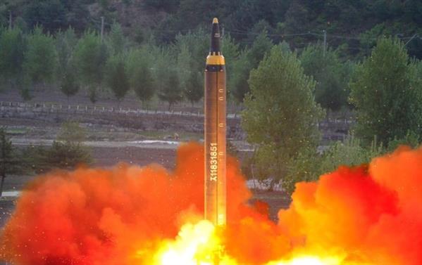 Hawaii nhận cảnh báo tên lửa đạn đạo vì sự cố 'bấm nhầm nút'