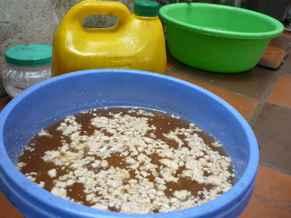 Hàng ngàn người Hà Nội ăn nước phở bẩn mỗi sáng