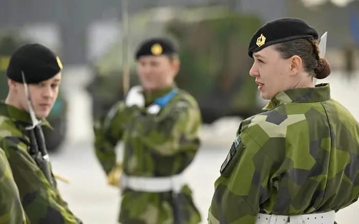 Lo ngại ''lằn ranh đỏ'', NATO bác khả năng đối đầu trực diện với Nga ở Ukraine