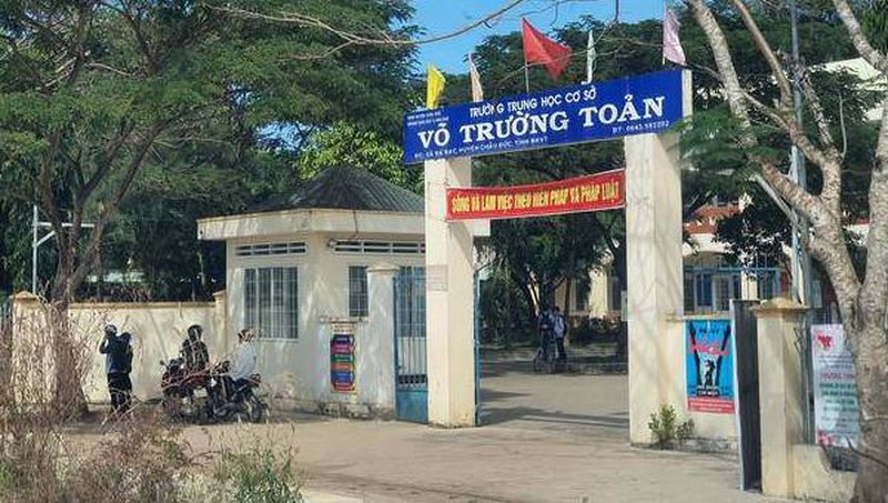 Công an điều tra vụ nữ sinh lớp 7 sinh con trong nhà tắm