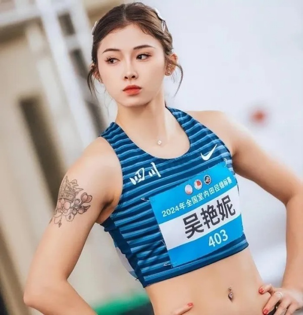 'Nữ thần điền kinh' Trung Quốc gặp sự cố makeup
