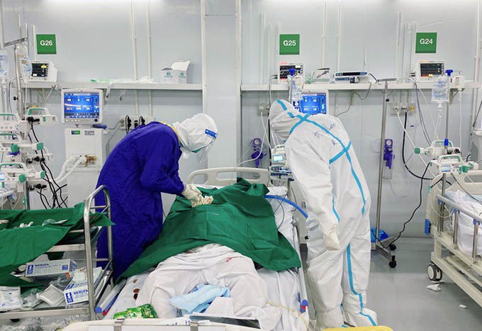 Không bố trí nhân viên y tế có bệnh nền, mang thai trực tiếp điều trị bệnh nhân Covid-19