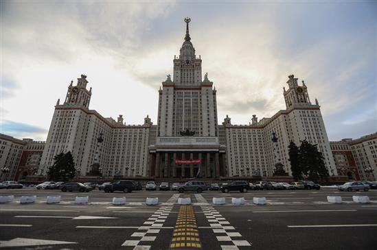 Moskva: Rơi từ tầng 21 trường MGU, vẫn sống sót kỳ diệu
