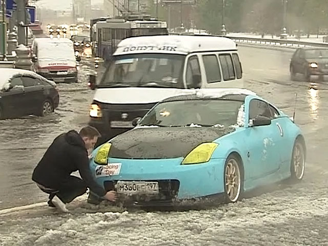 Moskva: Tuyết rơi, đường trơn, nhiều tai nạn giao thông, tài xế nên thận trọng