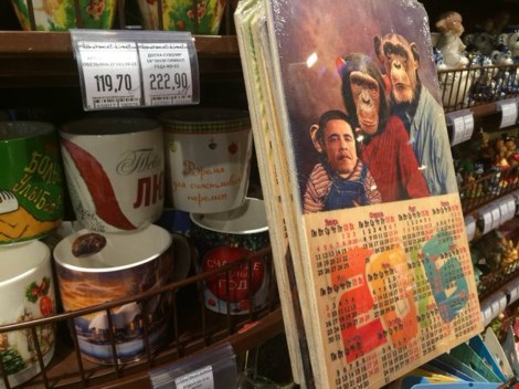 Một chuỗi siêu thị Nga bán thớt in hình Obama trong gia đình khỉ