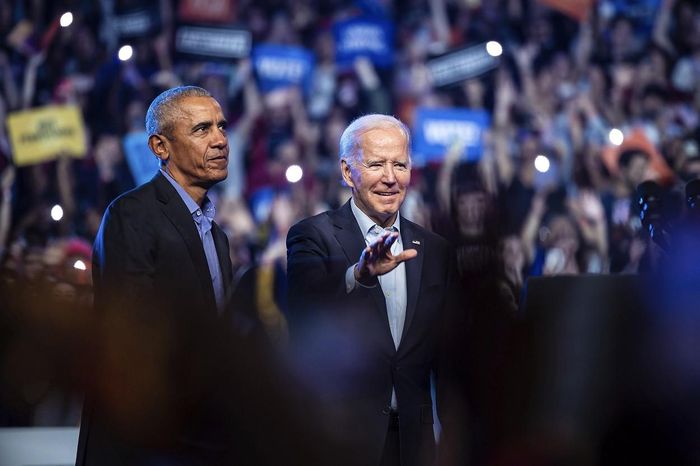 Ông Obama cảnh báo Tổng thống Biden về cuộc tái đấu với ông Trump