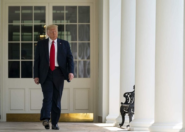Không chịu nhận thua nhưng ông Trump vẫn để lại thư tay 'rất tử tế' cho ông Biden