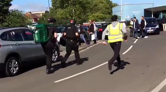 Ô tô lao vào đám đông mừng lễ Hồi giáo ở Anh