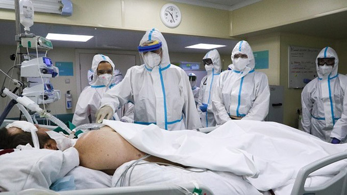 Covid19: Nga thiếu oxy trầm trọng, Đức khuyến cáo tiêm Pfizer cho người trẻ