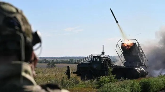 Dồn lực đột kích Kursk, Ukraine ''hở sườn'' ở Donetsk