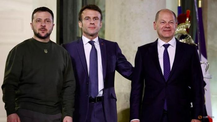 Bất ngờ đến Paris, Tổng thống Ukraine Zelensky muốn có 'đôi cánh tự do'