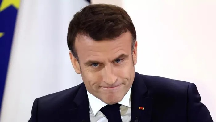 Phe cực tả cảnh báo rắn Tổng thống Macron