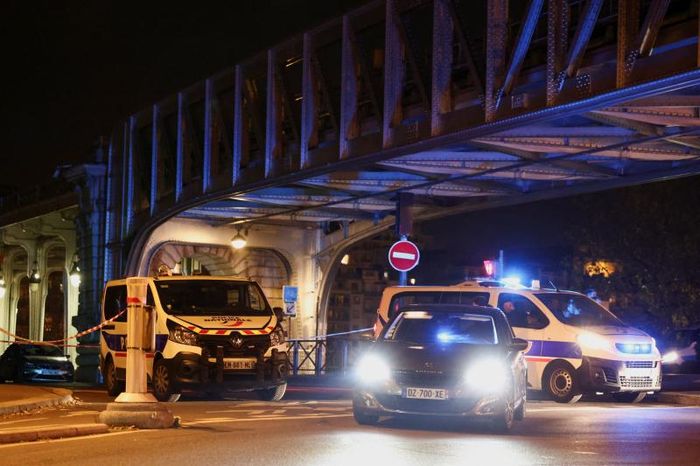 Pháp bắt giữ nghi phạm tấn công khủng bố ở thủ đô Paris