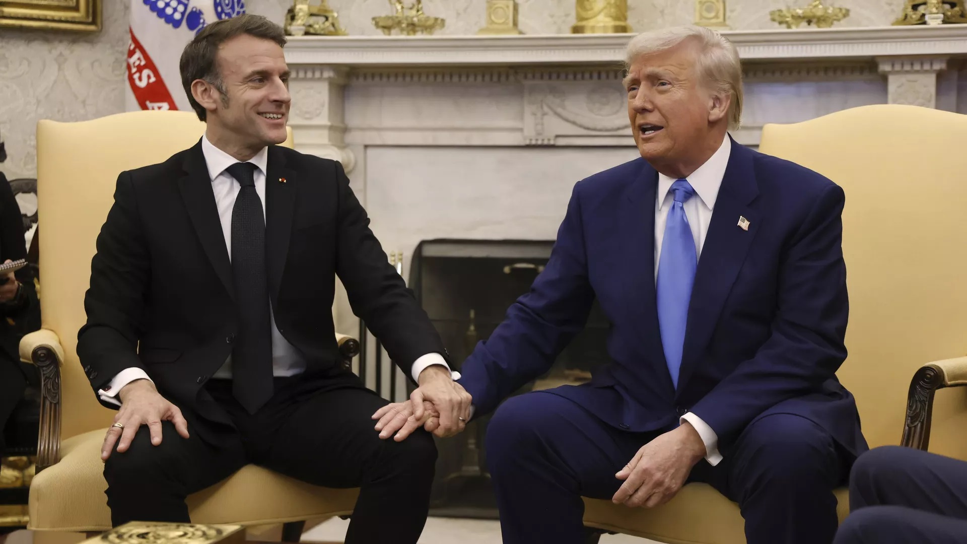 Tổng thống Mỹ Trump chế nhạo Tổng thống Pháp Macron tại lễ bế mạc hội nghị thượng đỉnh về Gaza