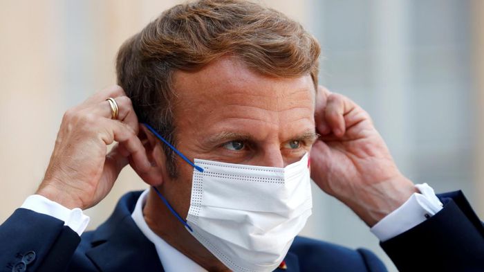 Pháp bắt thanh niên dùng trộm 'thẻ xanh' của Tổng thống Macron