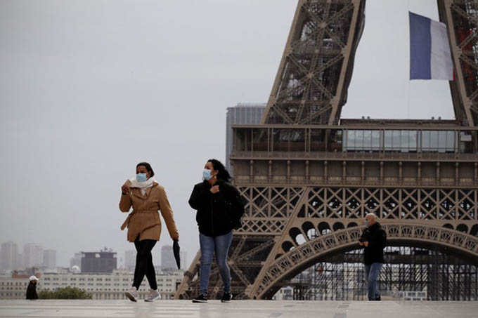 Pháp phong tỏa Paris