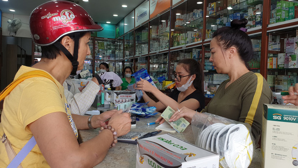 Các ông lớn gánh lỗ như thế nào trong cuộc đua mở nhà thuốc?