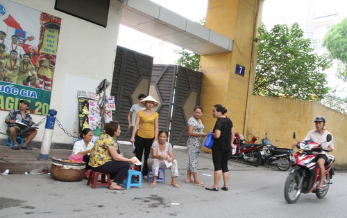 Phe vé Việt Nam - Arsenal ngồi trên đống lửa trước giờ mở màn