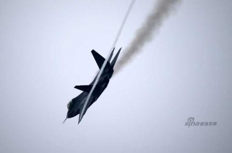 Phi công Nga: J-31 của Trung Quốc chỉ được cái vỏ