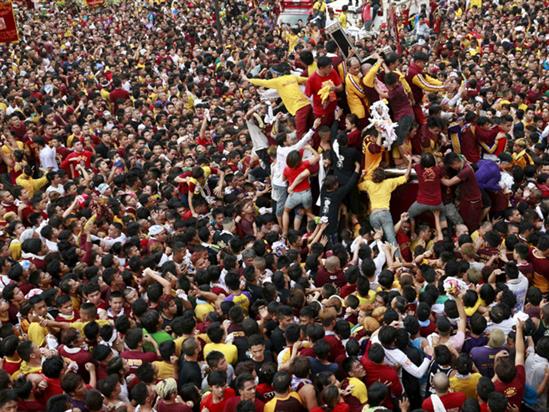 Chen lấn kinh hoàng tại lễ hội ở Philippines, hàng trăm người bị thương