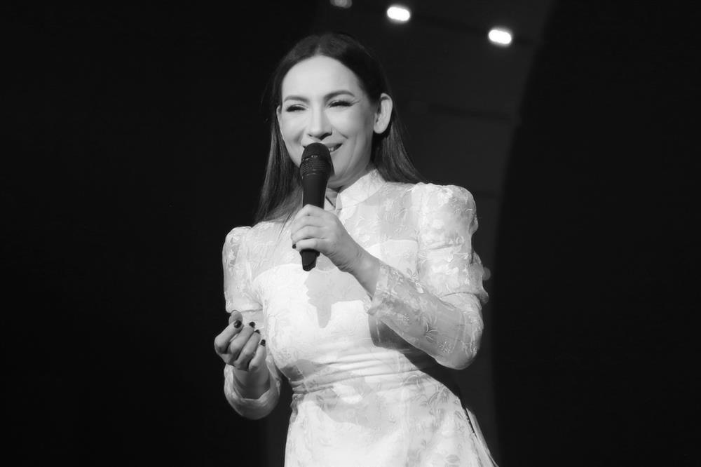 Tin buồn: Ca sĩ Phi Nhung trút hơi thở cuối cùng sáng nay tại Bệnh viện Chợ Rẫy, sau hơn 1 tháng chống chọi Covid-19
