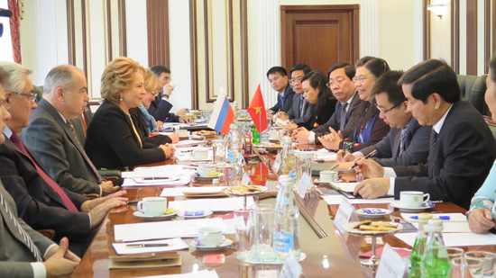 Phó Chủ tịch Quốc hội Tòng Thị Phóng bắt đầu chuyến thăm LB Nga