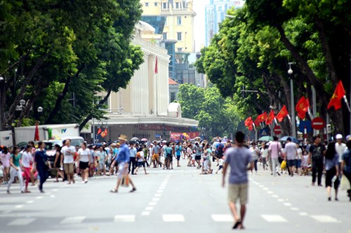 Rộn ràng phố đi bộ Hồ Gươm ngày Quốc khánh