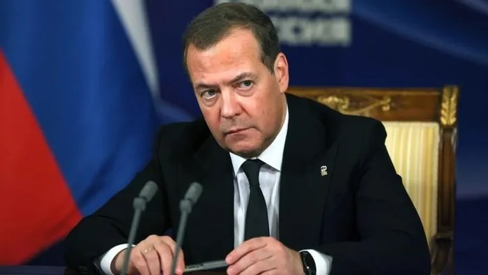 Ông Medvedev: Ukraine sẽ bị ''trừng phạt''