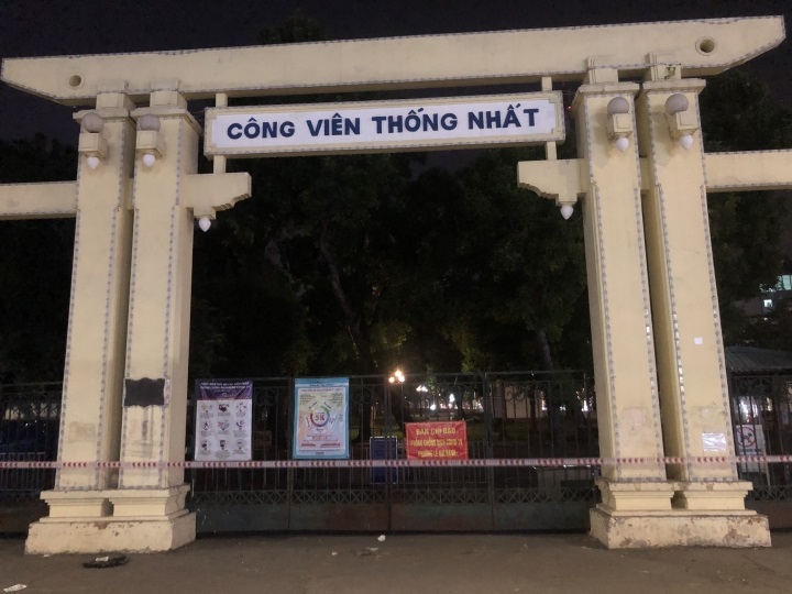 Nhân viên bảo vệ mắc COVID-19, Hà Nội tạm phong tỏa công viên Thống Nhất