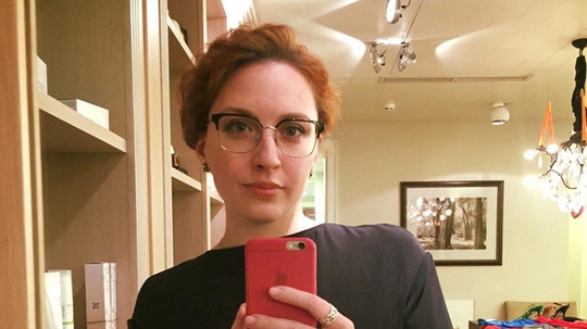 Người dẫn chương trình nổi tiếng bị đâm trong đài