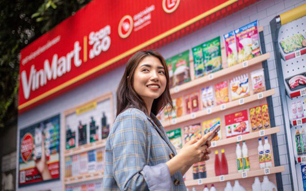 Vingroup triển khai siêu thị ảo Vinmart tại các địa điểm công cộng: Quét mã QR, hàng ship đến tận nơi chỉ sau 2-4 tiếng