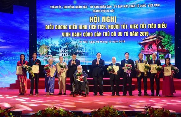 Cụ bà bán 2 căn biệt thự lấy hàng trăm cây vàng làm từ thiện