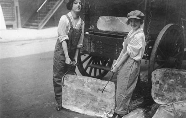 Nước đá giờ bán rẻ như cho, nhưng ai ngờ nó từng là 