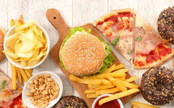 Ăn nhiều gà rán, khoai tây chiên sẽ làm mất trí nhớ?
