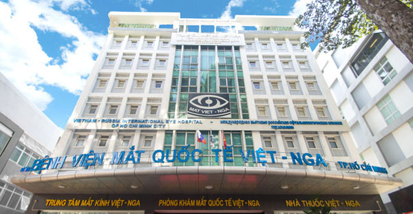 Hành trình 10 năm không ngừng đổi mới công nghệ xóa cận