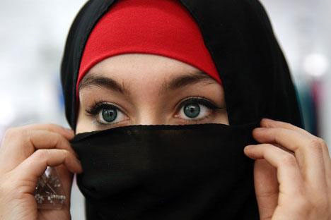 Vì sao một số phụ nữ Nga cải sang đạo Hồi?