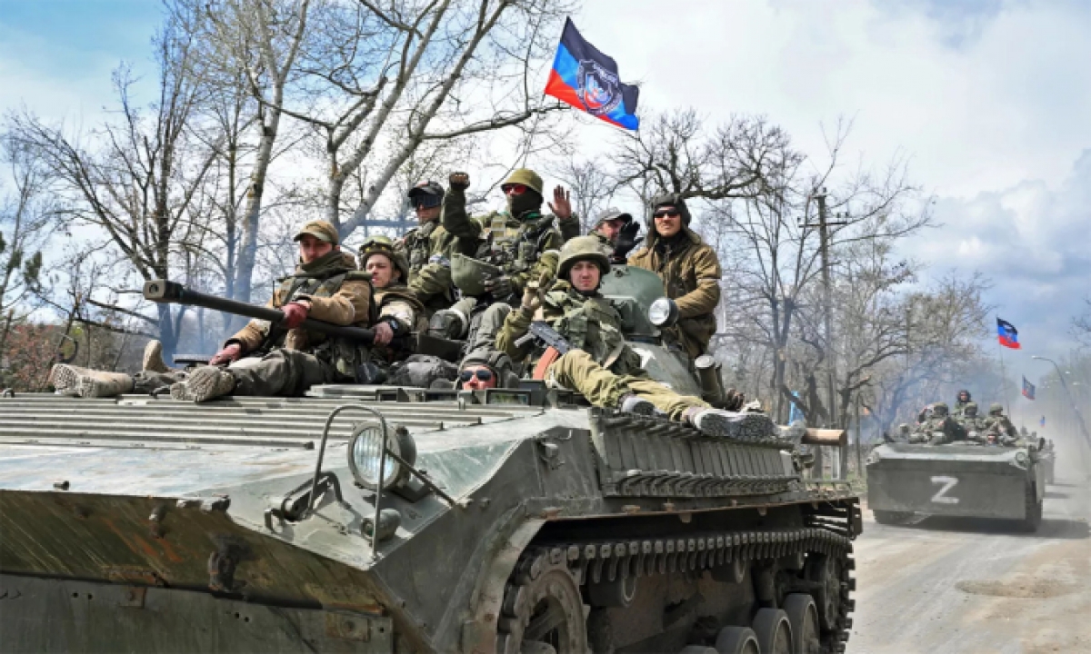 Phương Tây ồ ạt bơm vũ khí vào chiến trường Ukraine: ''Liều thuốc giải hay chất độc''?