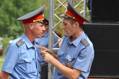 Moskva: Lãnh đạo cảnh sát kiểm tra điều kiện sinh sống của nhân viên dưới quyền