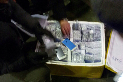 Nga bắt giữ hàng chục nghìn điện thoại nhập lậu hiệu Apple và Lenovo