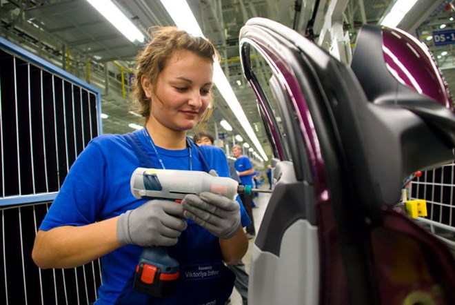 Sản lượng công nghiệp của Nga giảm kỷ lục tháng thứ 4 liên tiếp