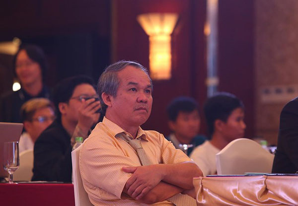Bầu Đức vô tình tiết lộ mức lương cao ngất của Công Phượng