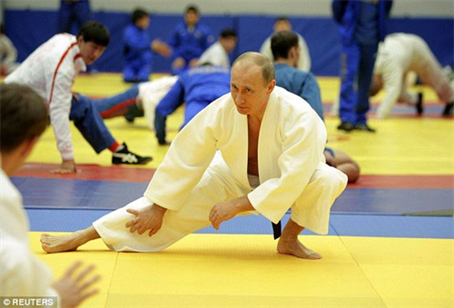 Chùm ảnh: Nể phục đẳng cấp bát đẳng huyền đai karate của võ sĩ Putin