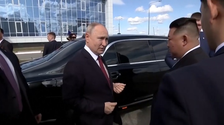 Chủ tịch Kim Jong-un được mời trải nghiệm xe limousine của Tổng thống Putin