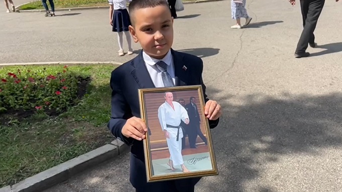 Một món quà độc quyền Vladimir Putin tặng cho học sinh Nga