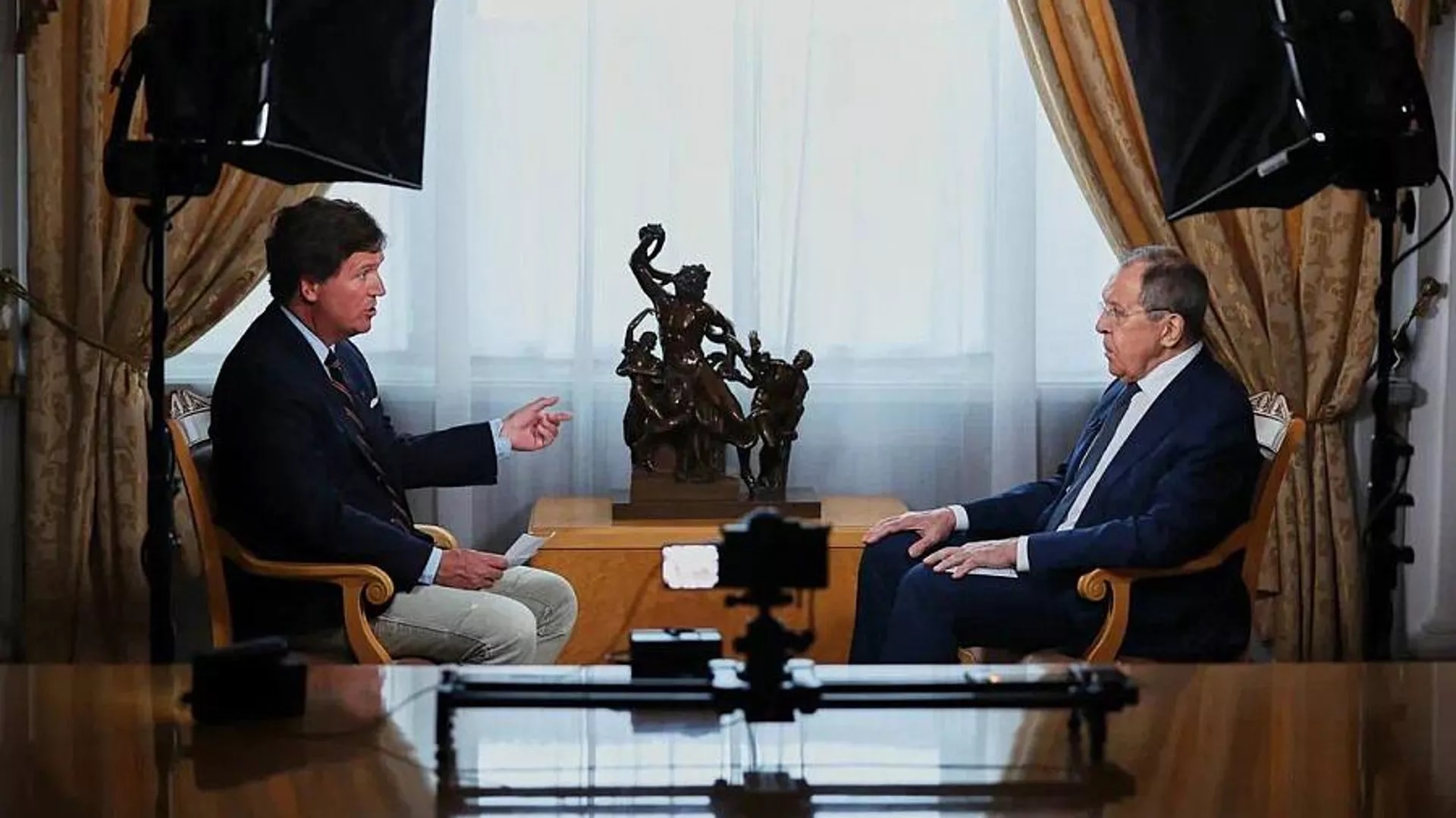 Ở Phương Tây bất ngờ lên tiếng về cuộc phỏng vấn Sergei Lavrov của Tucker Carlson