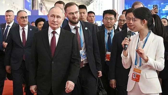 Tổng thống Putin lý giải vì sao Mỹ áp thuế đối với xe điện của Trung Quốc