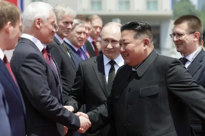 Tổng thống Putin tặng xe sang Aurus Senat cho lãnh đạo Triều Tiên